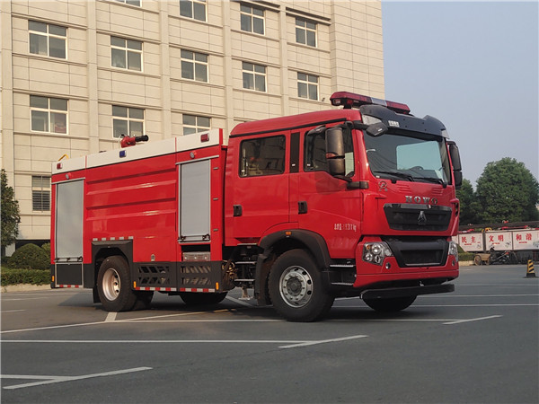 重汽8噸消防車(chē)