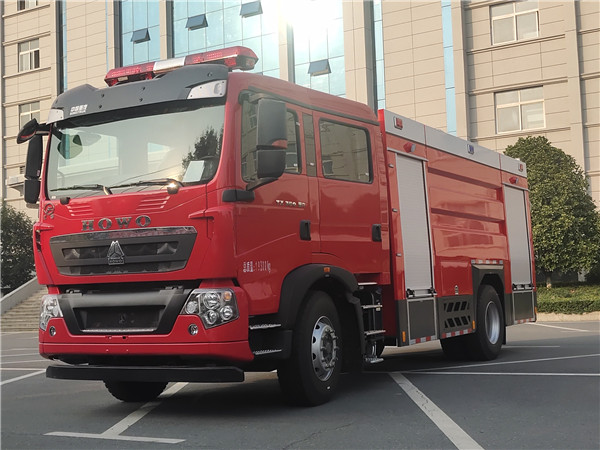 重汽8噸泡沫消防車(chē)